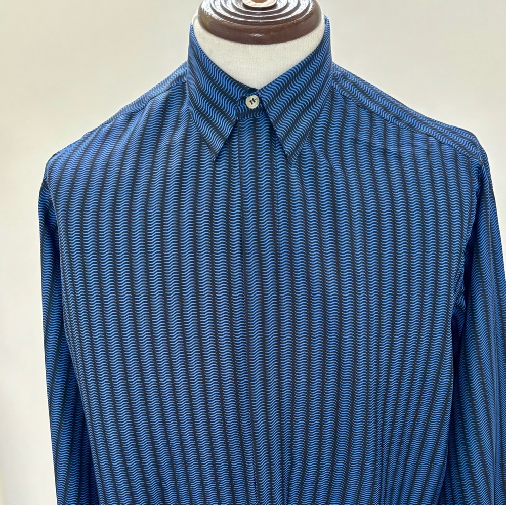 Versace.  Classic V2.  Men’s silk shirt.  15-1/2 - 39.